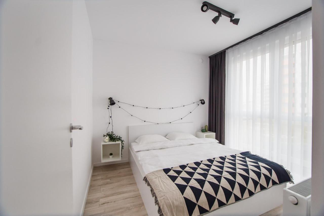 Trendy Apartment Near City Center Oradea Exterior foto