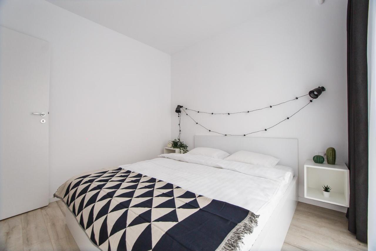 Trendy Apartment Near City Center Oradea Exterior foto